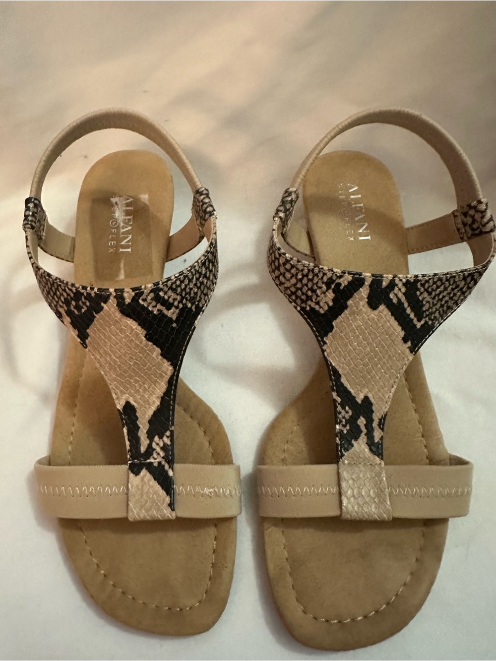 Alfani Step N Flex Women’s 7.5M Snakeskin T-Strap Comfort Wedge Sandals Beige